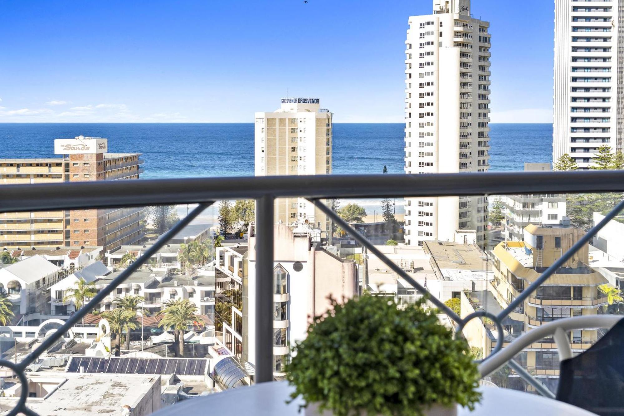 Chevron Renaissance Surfers Paradise Mid Week Madness Deal - Q Stay Gold Coast Exterior foto